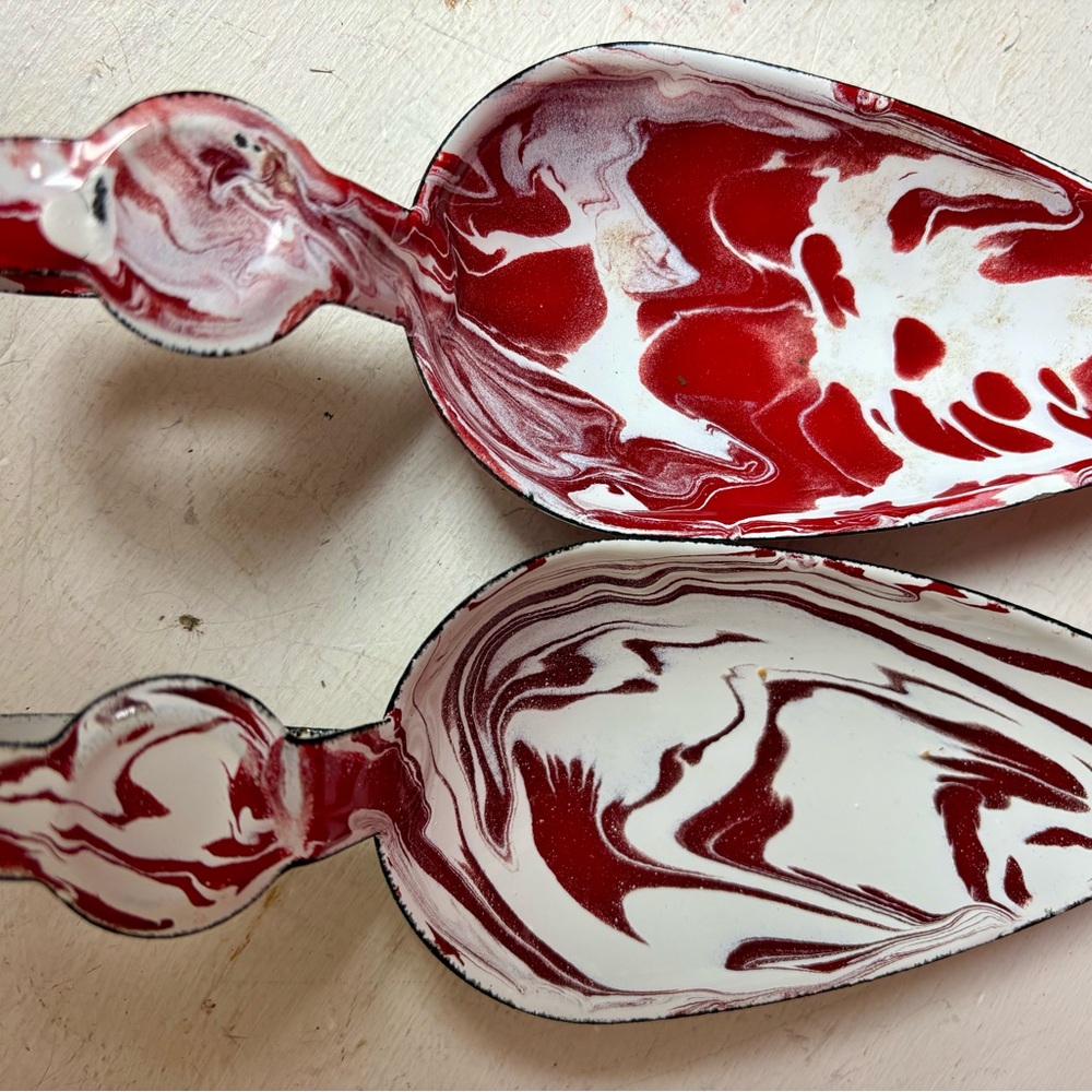 Nostalgic Red and White Enamel Decorative Scoops - Picture 3 of 3